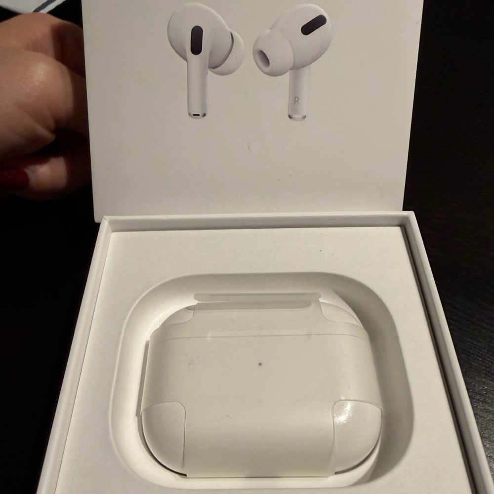 Apple AirPods Pro - Sleek White